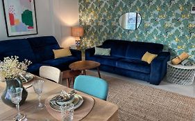3 Bedrooms, Spacious Apartment 60 M From The Beach